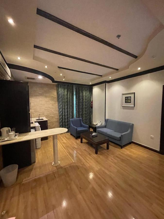 Deluxe One-Bedroom Apartment